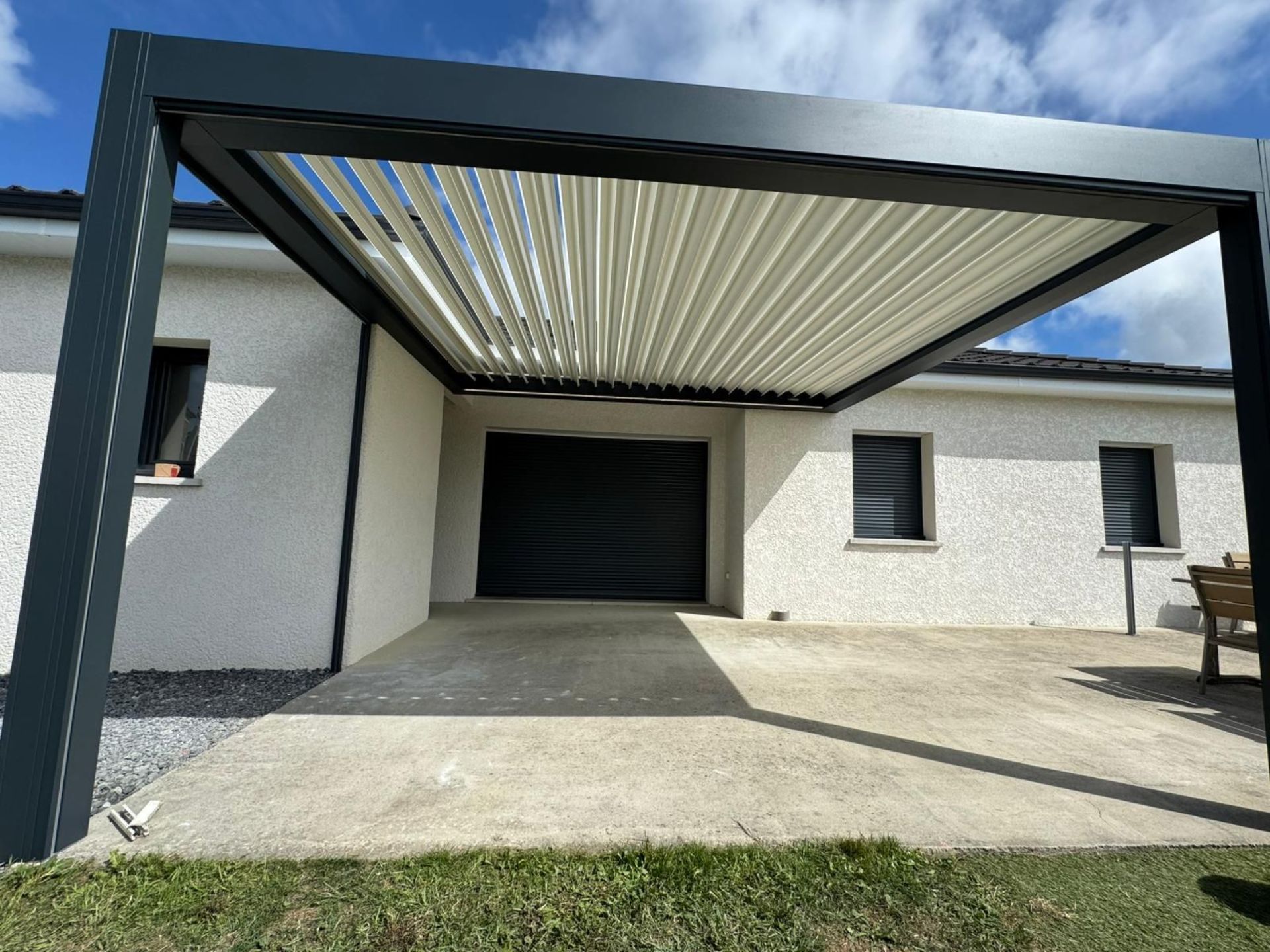 Pergola bioclimatique par Vérandas du Sud-Ouest Pergola bioclimatique par Vérandas du Sud-Ouest