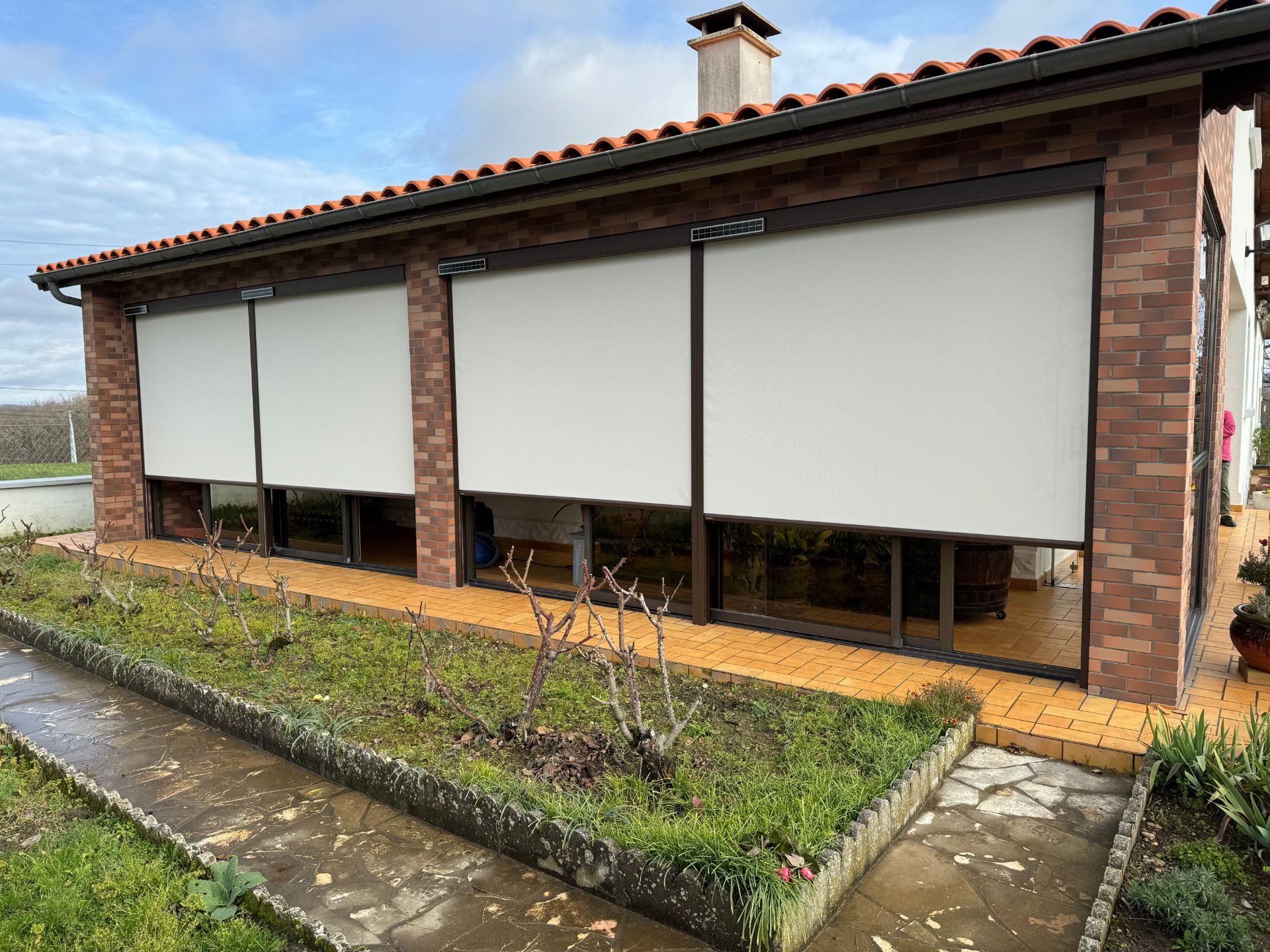 Store zip extérieur par Vérandas du Sud-Ouest Store zip extérieur par Vérandas du Sud-Ouest